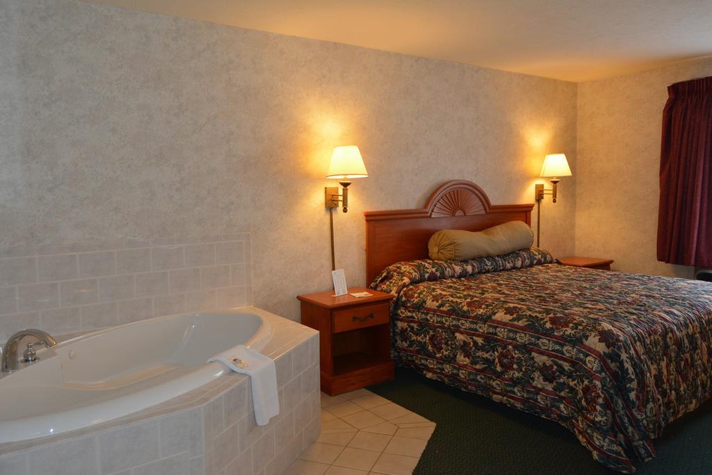 The Royal Inn - Manhattan Room photo